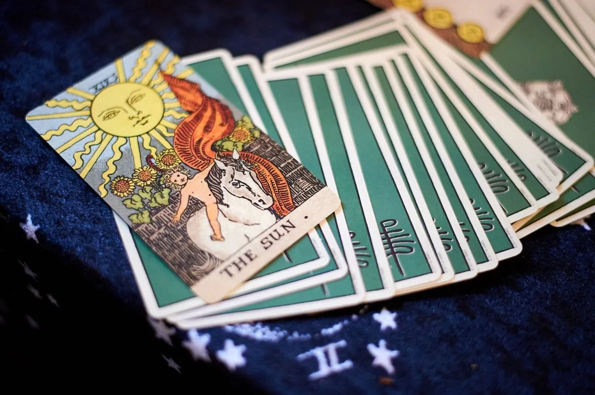 Capa: Baixe Curso de Tarot com Magia Natural – Pri Ferraz 2024